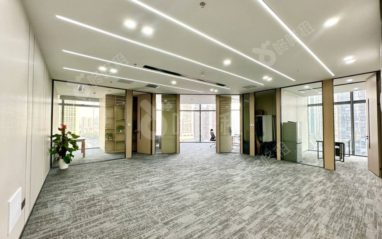 皇庭中心_369平_精装_办公室开间