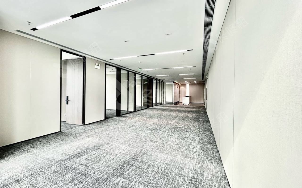 康泰创新广场_100平_精装_办公室开间