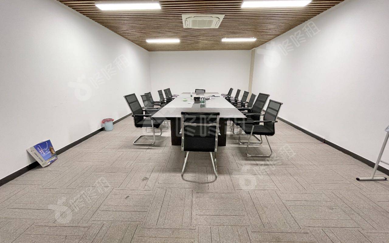 海大创意园_920平_豪装_办公室隔间