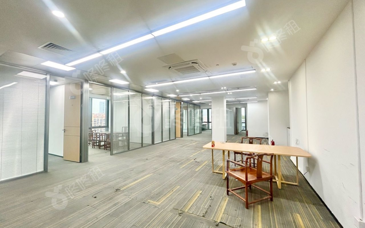 中执时代广场（粤商中心）_466平_精装_办公室开间