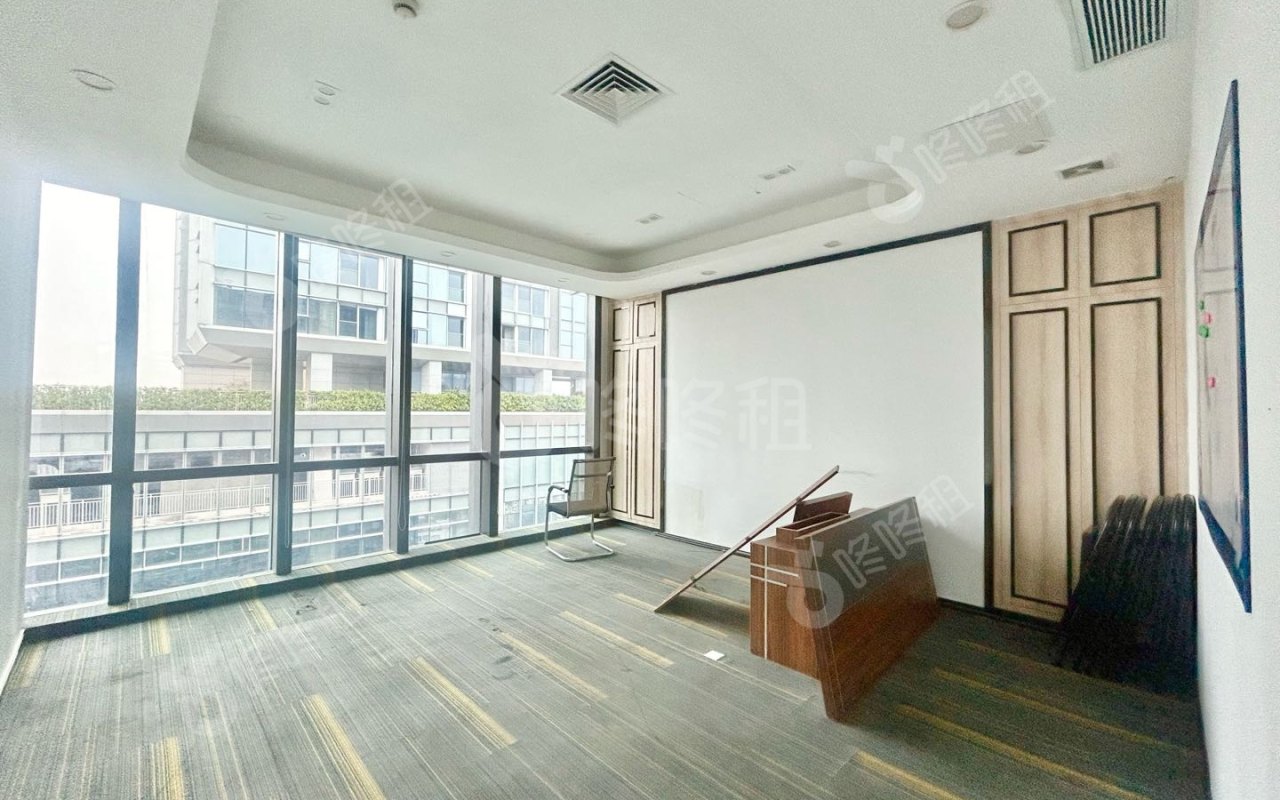 中执时代广场（粤商中心）_466平_精装_办公室隔间