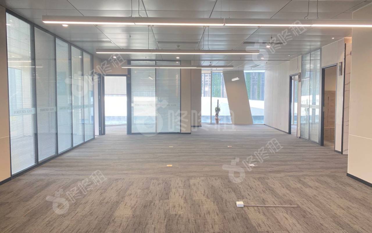 卓越前海壹号_390平_精装_办公室开间