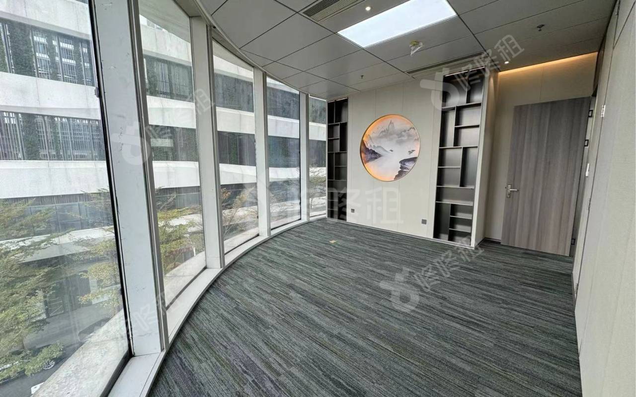 卓越前海壹号_390平_精装_办公室隔间