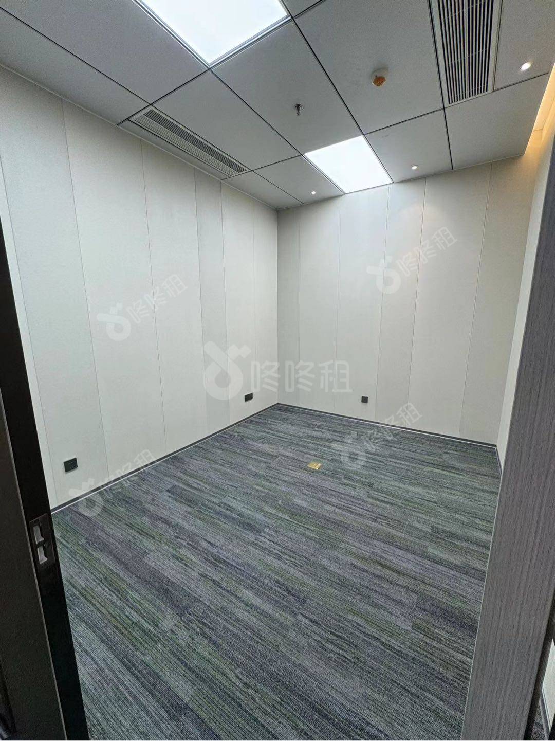 卓越前海壹号_390平_精装_办公室隔间