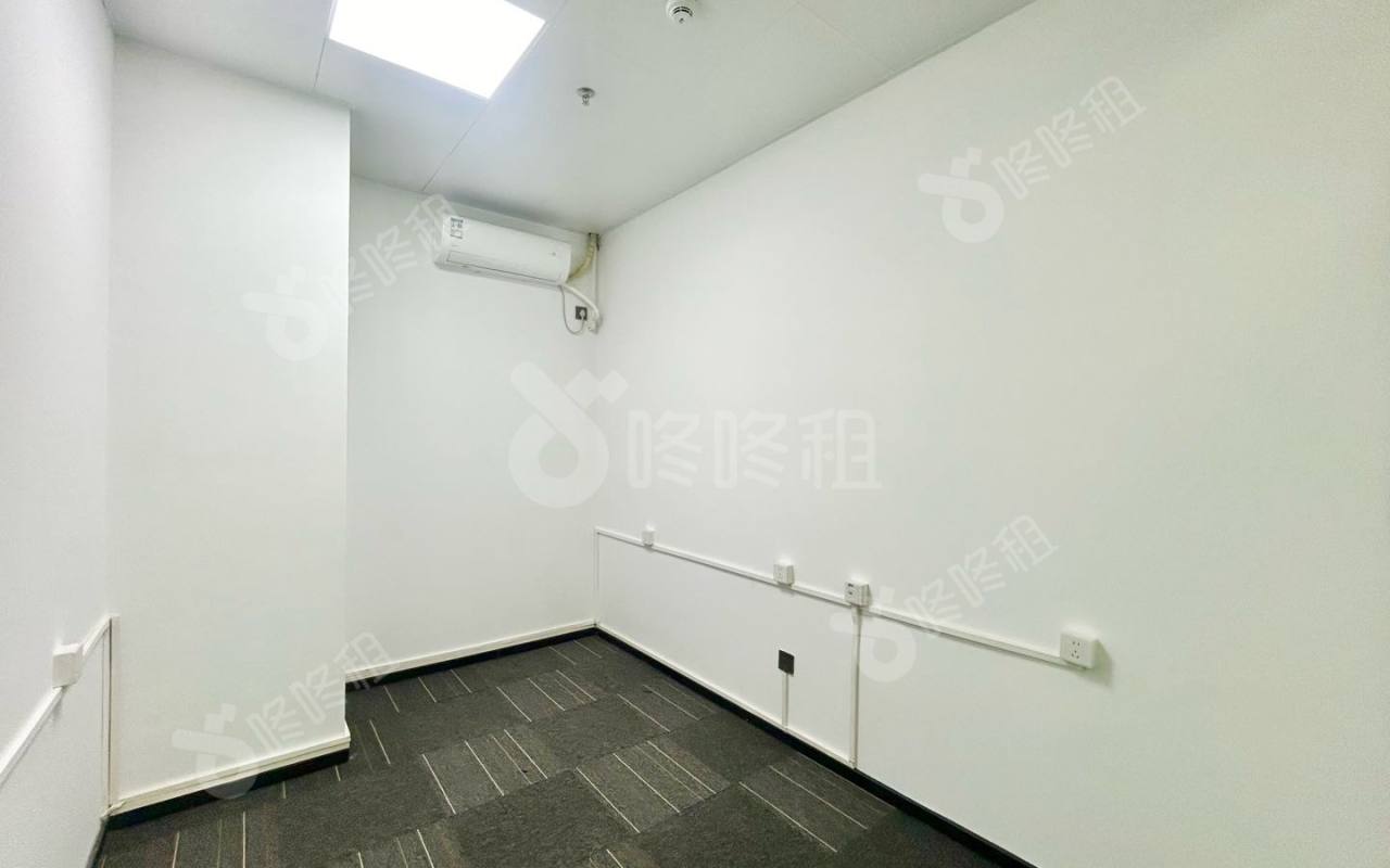 南山云谷一期_244平_精装_办公室隔间