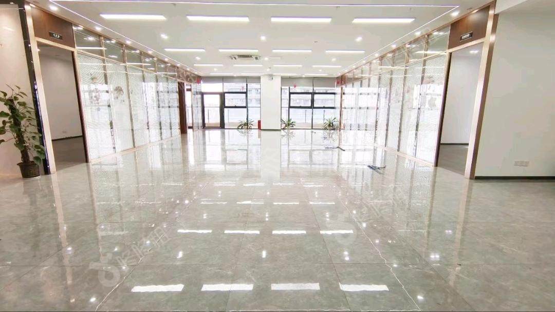 天安云谷一期_580平_精装_办公室开间