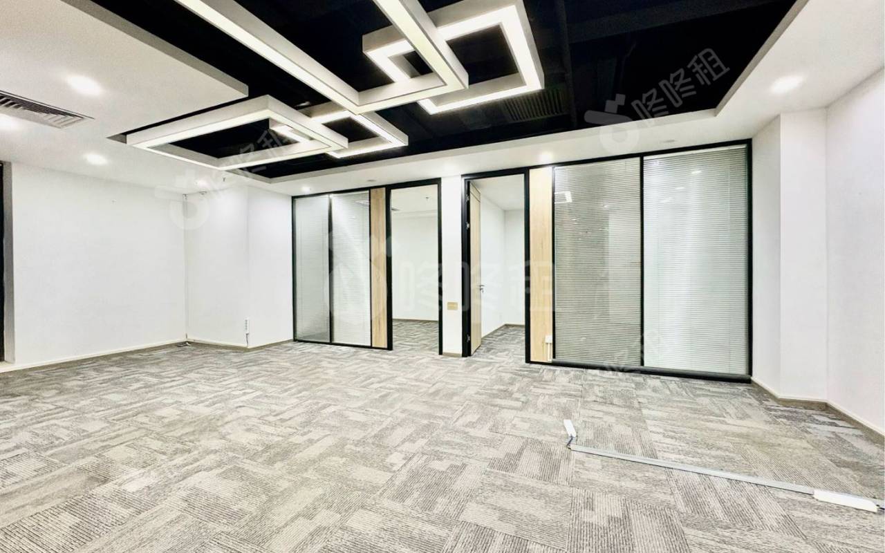 凯达尔集团大厦_178平_精装_办公室开间