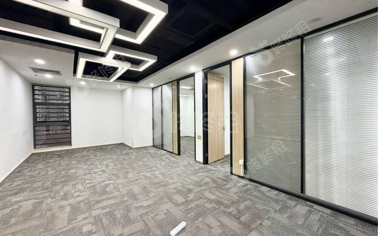 凯达尔集团大厦_178平_精装_办公室开间