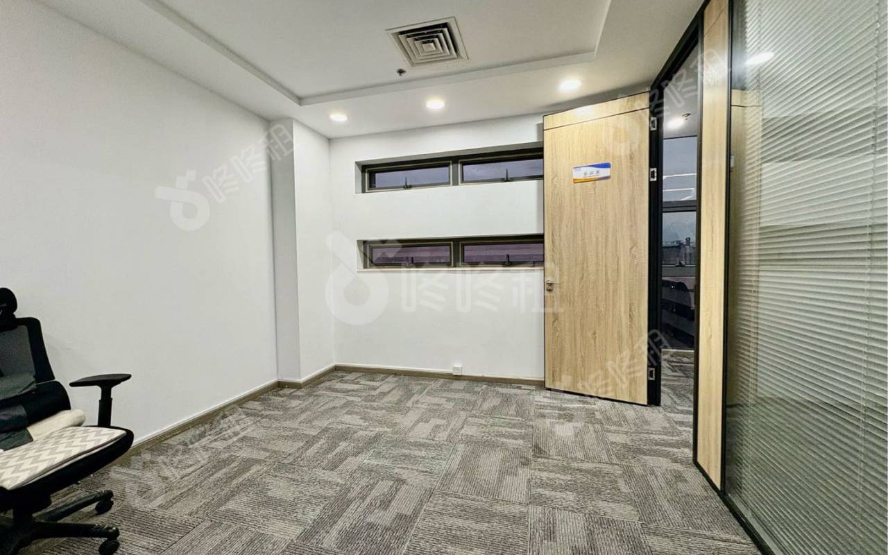 凯达尔集团大厦_375平_精装_办公室隔间