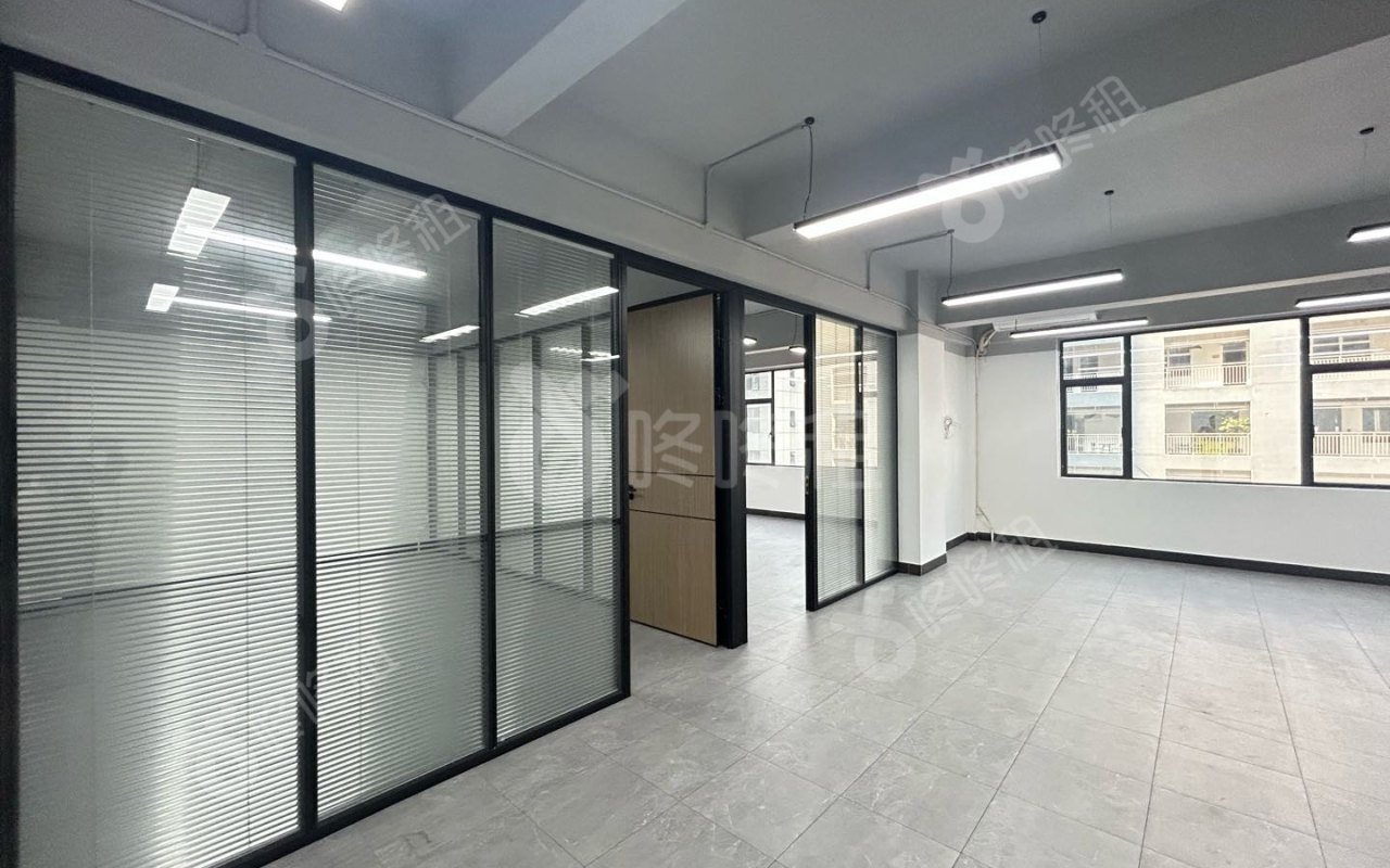 银田工业区_180平_精装_办公室开间