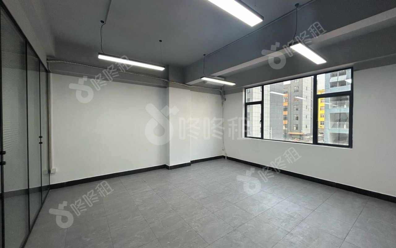 银田工业区_180平_精装_办公室隔间