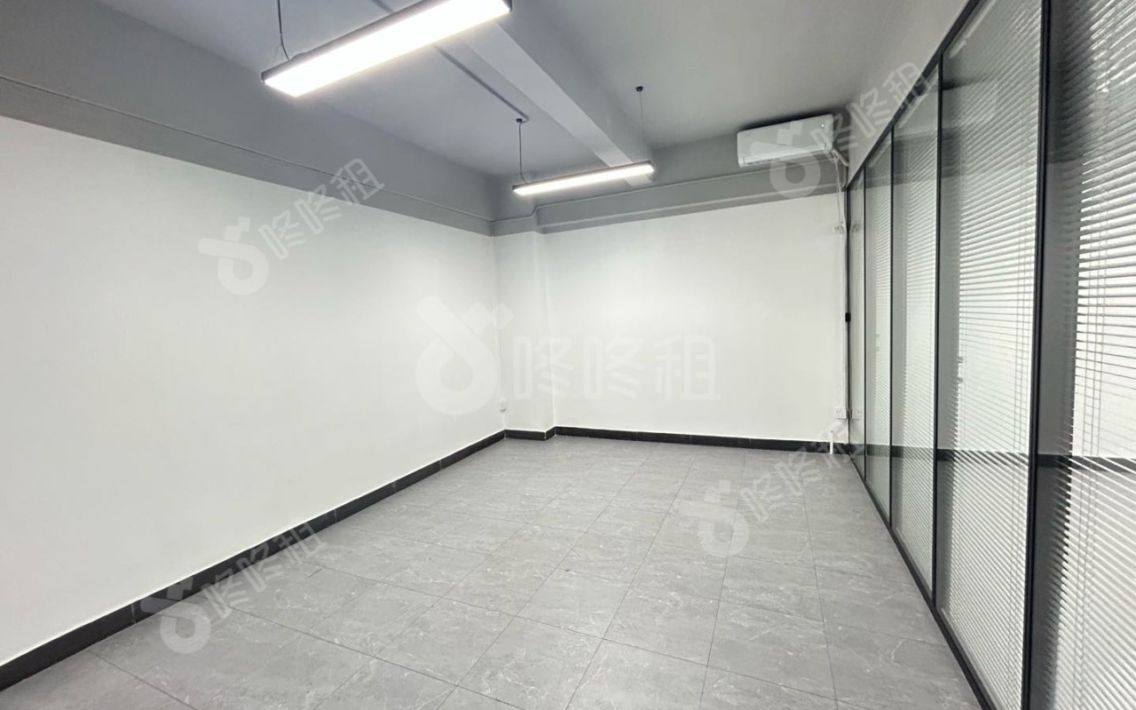 银田工业区_180平_精装_办公室隔间