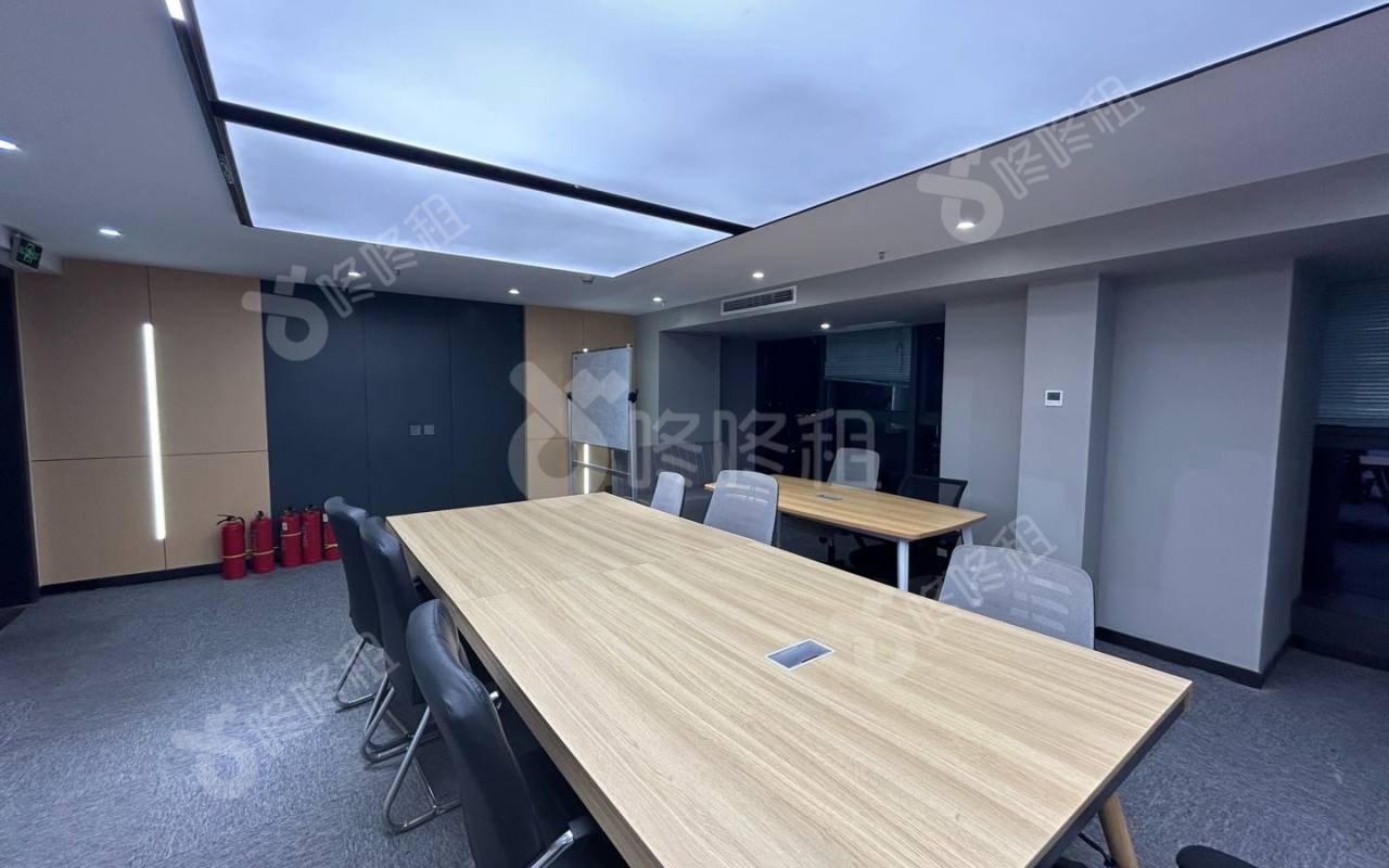 宝星智荟城_502平_精装_办公室隔间