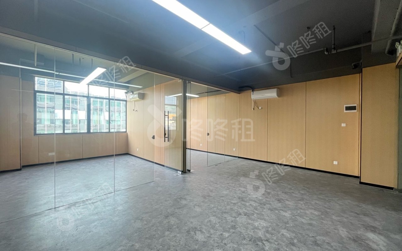 金科大厦_75平_精装_办公室开间
