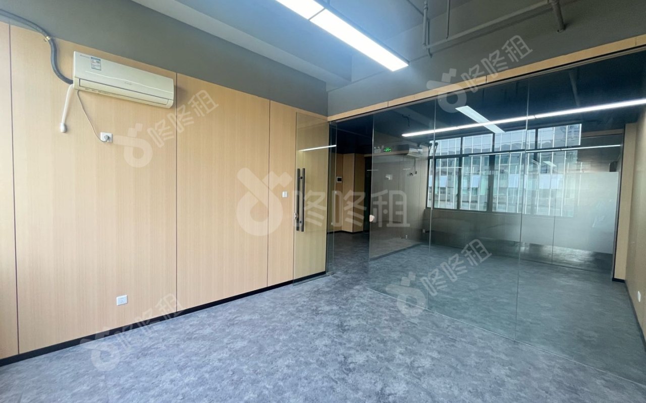 金科大厦_75平_精装_办公室隔间