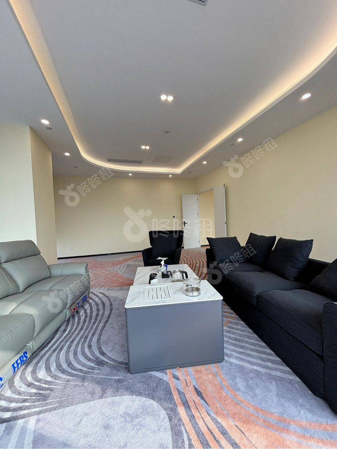 侨城一号_158平_精装_办公室隔间