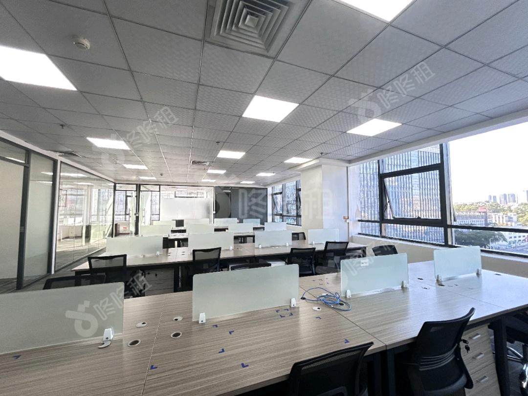 东方科技大厦_590平_精装_办公室开间