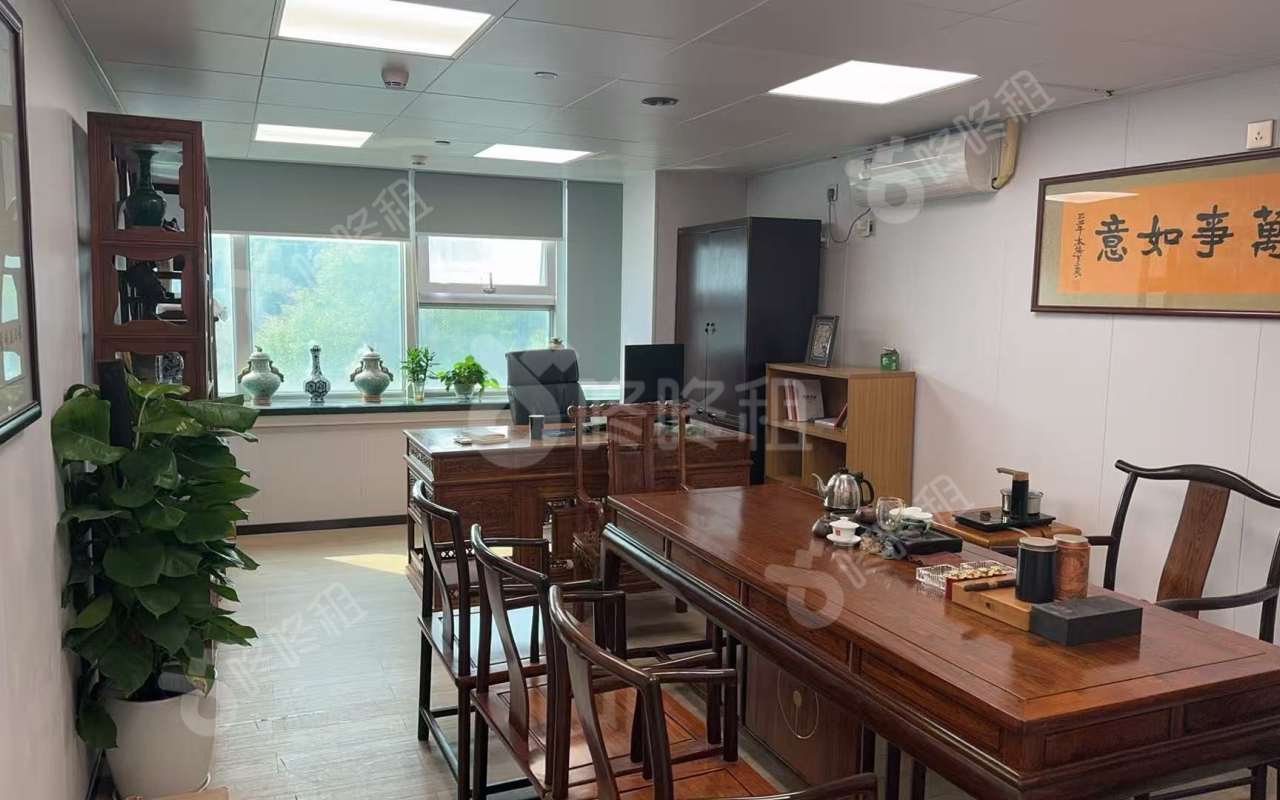 冠泰大厦_400平_精装_办公室隔间