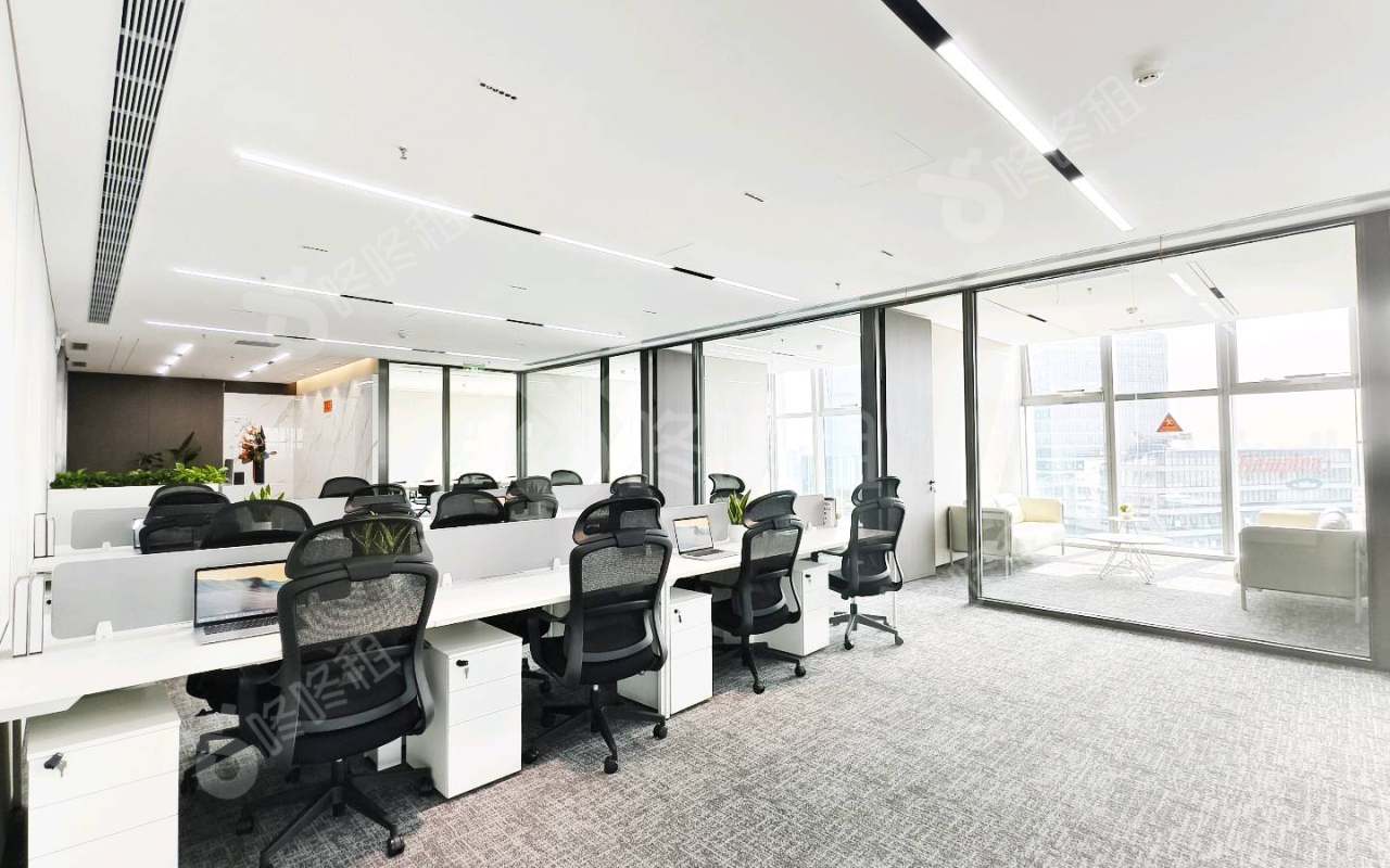 康泰创新广场_604平_精装_办公室开间