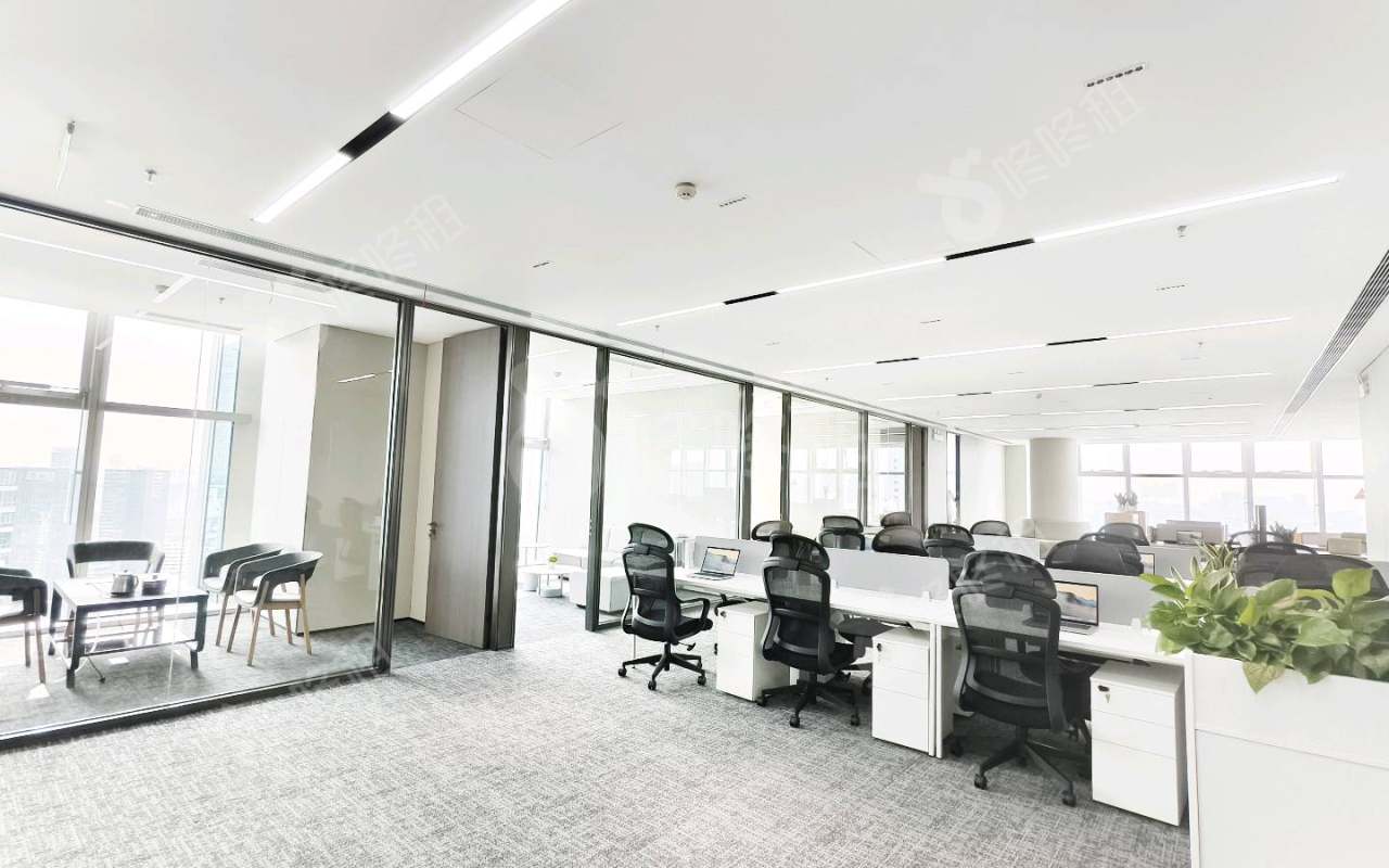 康泰创新广场_604平_精装_办公室开间