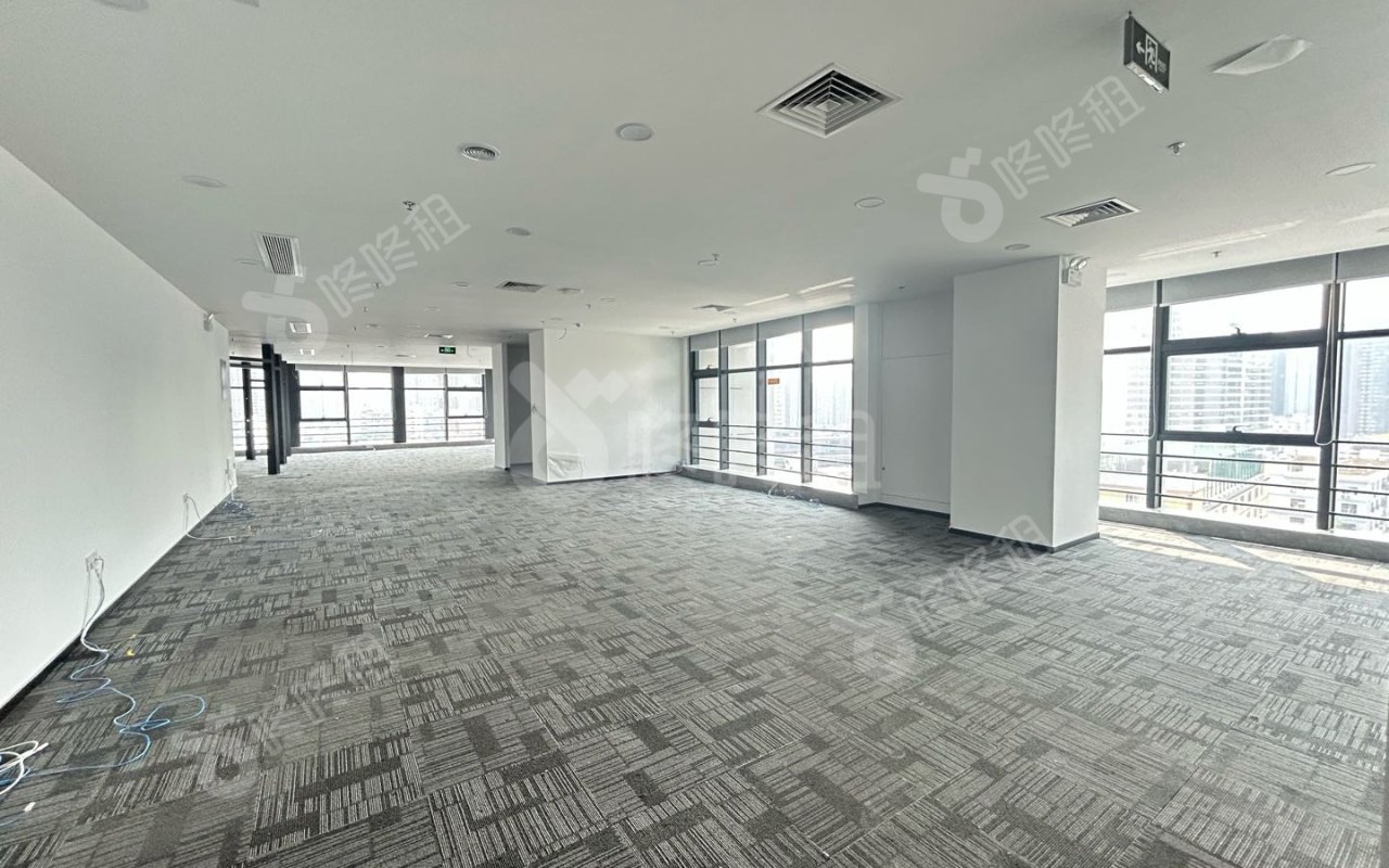 奋成智谷大厦_680平_精装_办公室开间