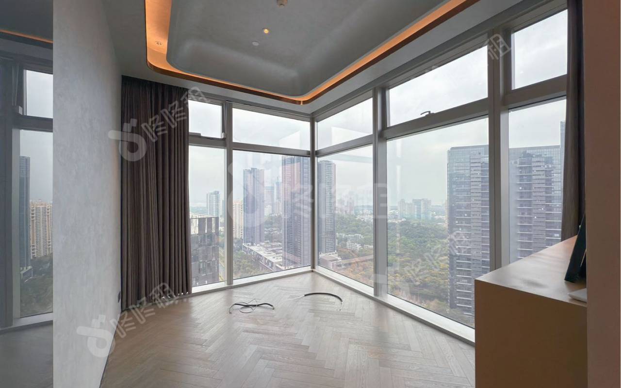 侨城一号_185平_精装_办公室隔间