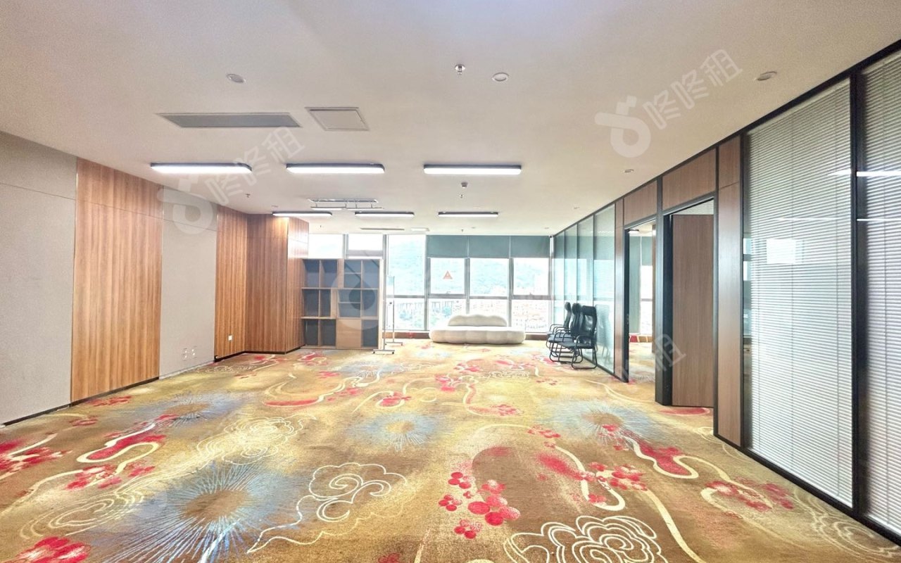 易尚三维产业园_208平_精装_办公室开间