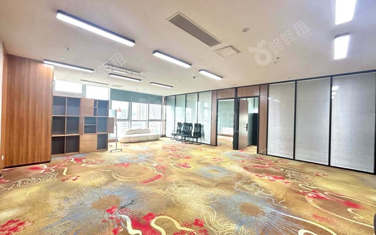 易尚三维产业园_208平_精装_办公室开间