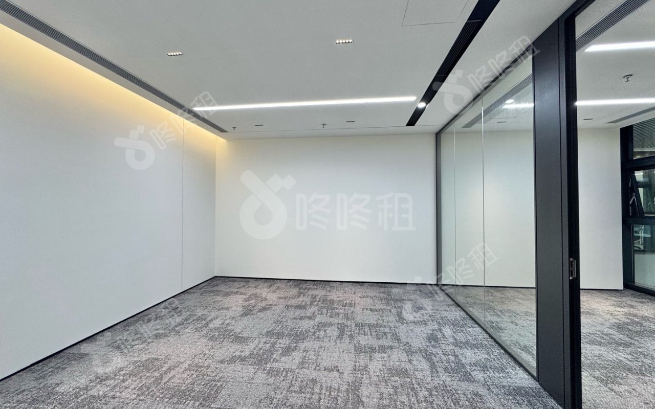 迅雷大厦_200平_精装_办公室开间