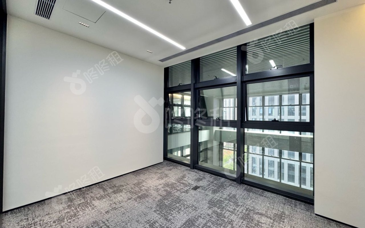 迅雷大厦_200平_精装_办公室隔间