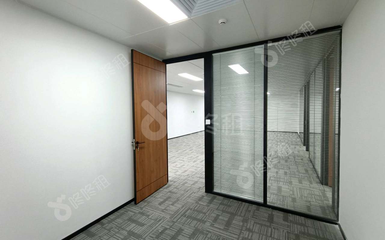 富力盈力大厦（摩根）_308平_精装_办公室隔间