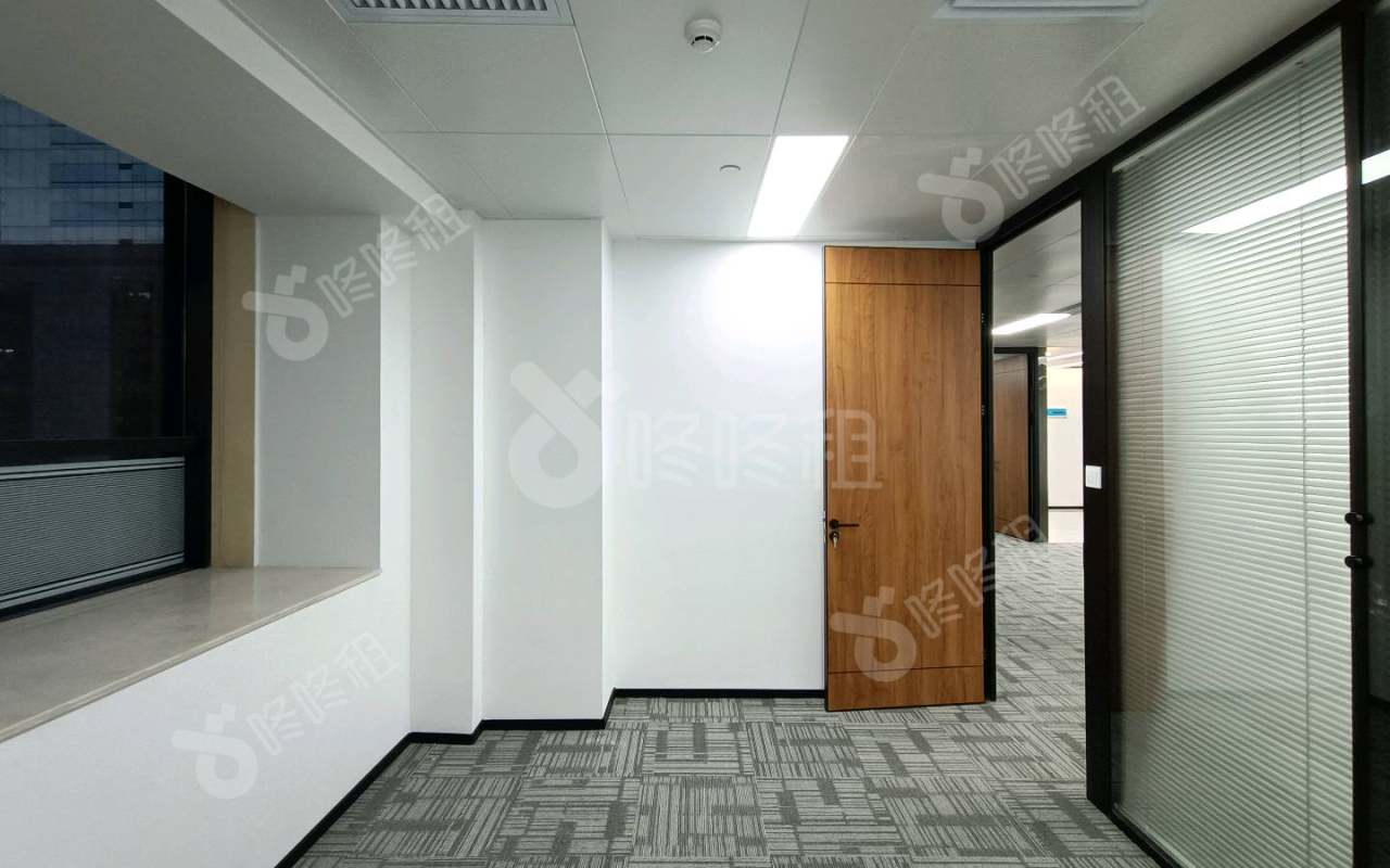富力盈力大厦（摩根）_308平_精装_办公室隔间