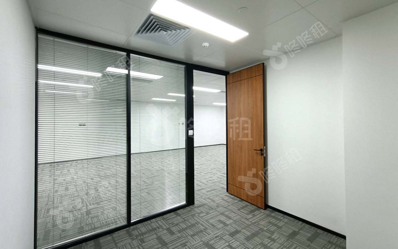 富力盈力大厦（摩根）_308平_精装_办公室隔间