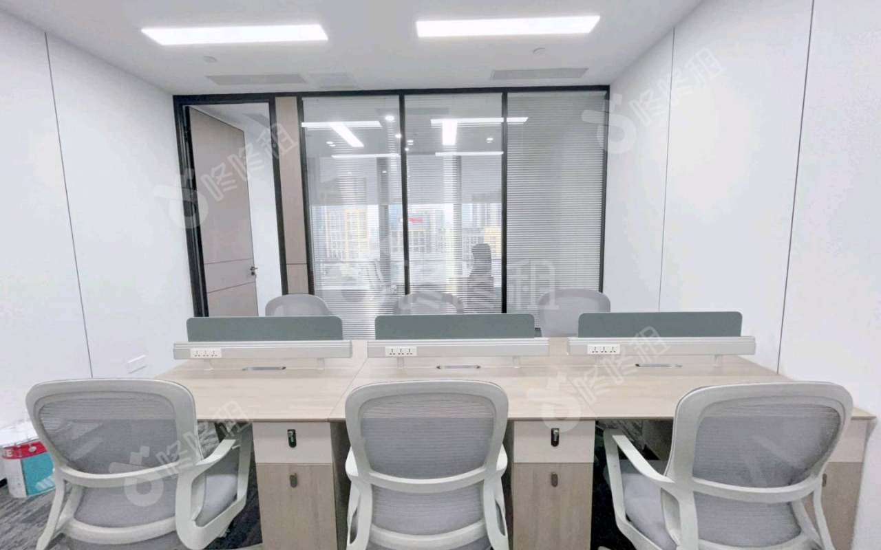 环球都会广场_96平_精装_办公室开间