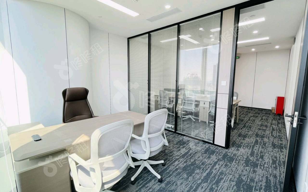 环球都会广场_96平_精装_办公室隔间