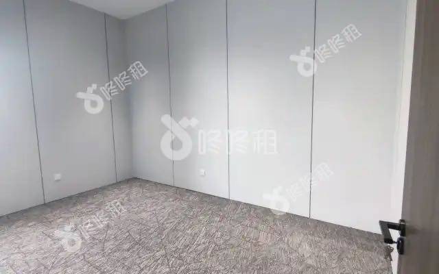 国人通信大厦_500平_豪装_办公室隔间