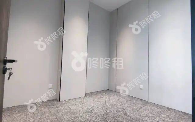 国人通信大厦_500平_豪装_办公室隔间