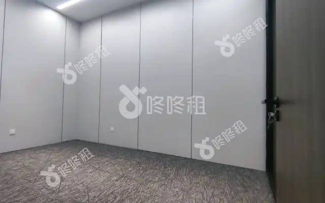 国人通信大厦_500平_豪装_办公室隔间