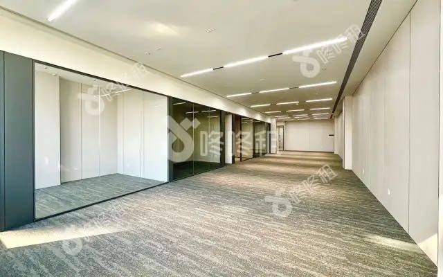 国人通信大厦_356平_豪装_办公室开间