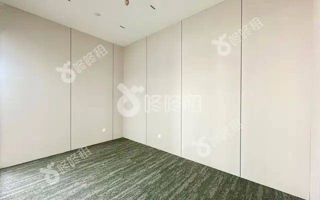 国人通信大厦_356平_豪装_办公室隔间