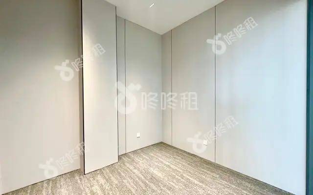 国人通信大厦_356平_豪装_办公室隔间