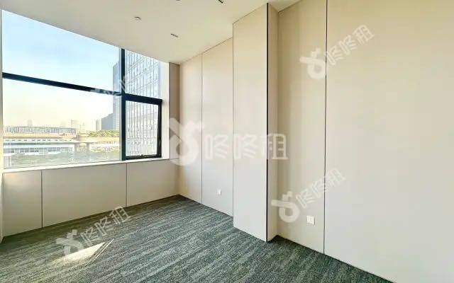 国人通信大厦_356平_豪装_办公室隔间