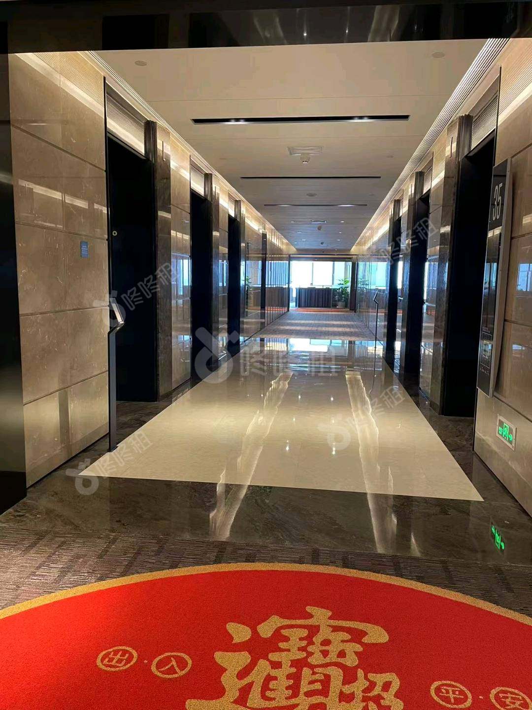 环球都会广场_1800平_精装_办公室隔间