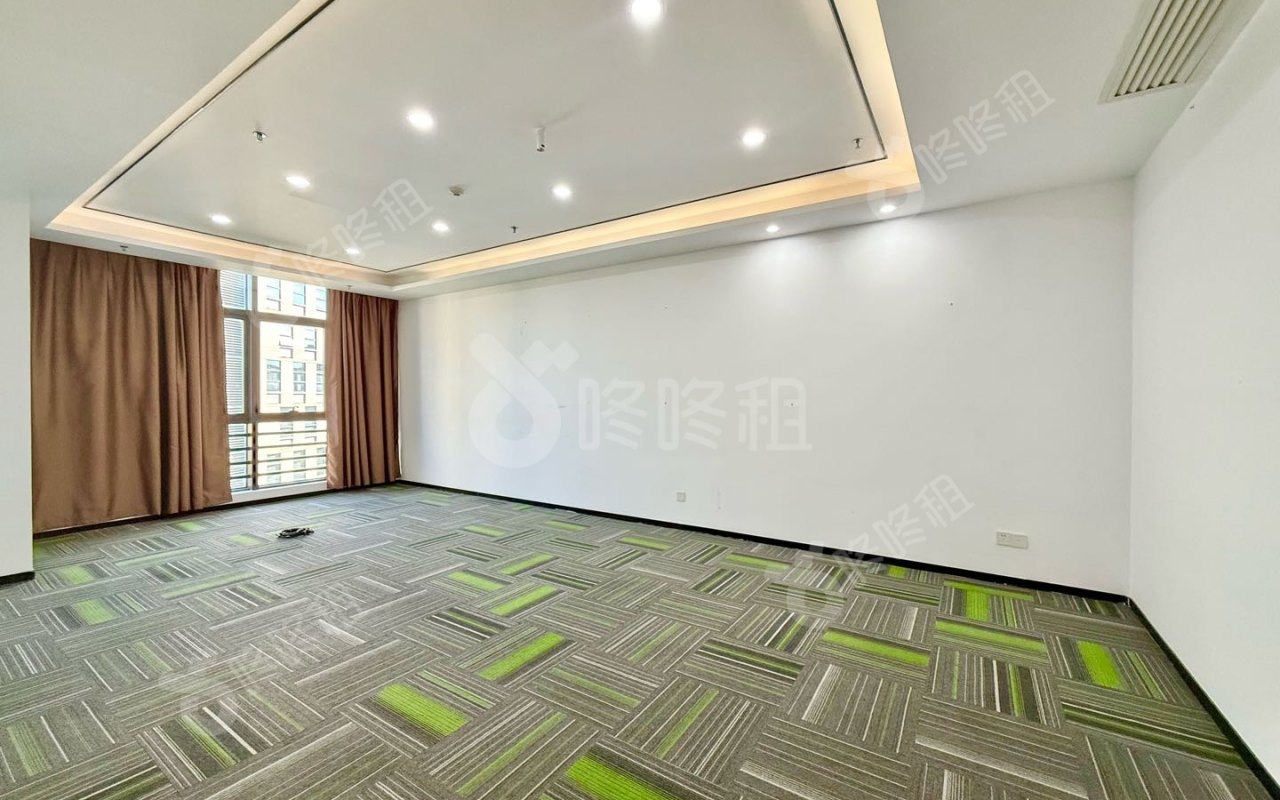 TCL国际E城_735平_精装_办公室隔间