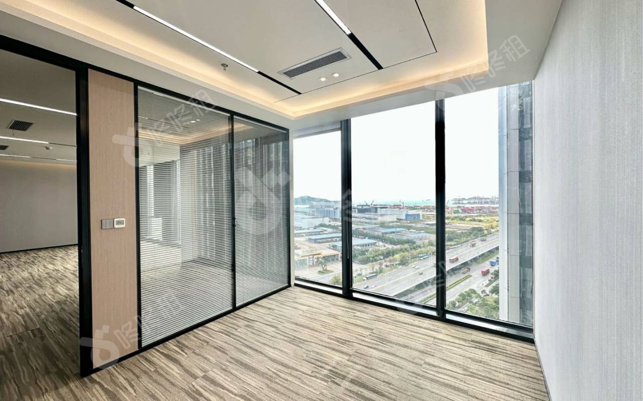 前海君豪中心(招商前海国际中心)_379平_精装_办公室隔间