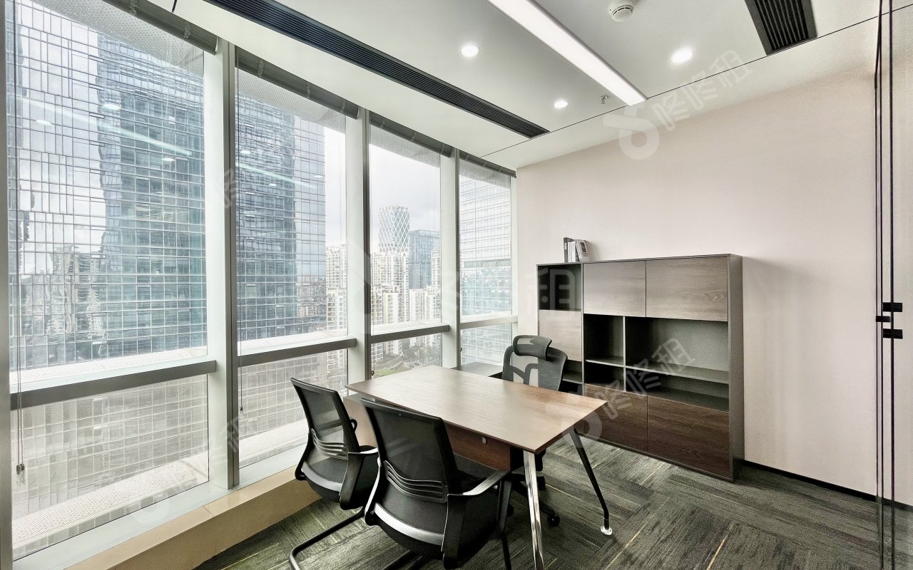 中洲控股中心_248平_精装_办公室隔间