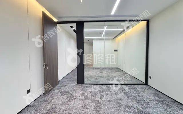 迅雷大厦_100平_精装_办公室开间