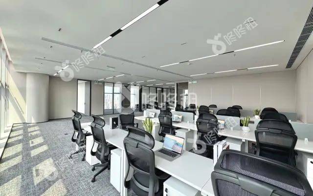 康泰创新广场_400平_精装_办公室开间