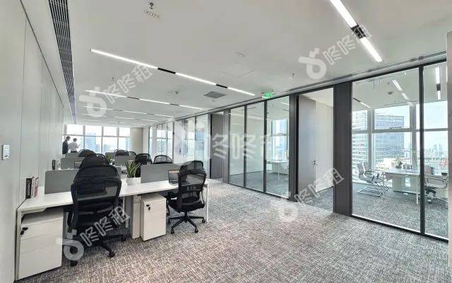 康泰创新广场_400平_精装_办公室开间