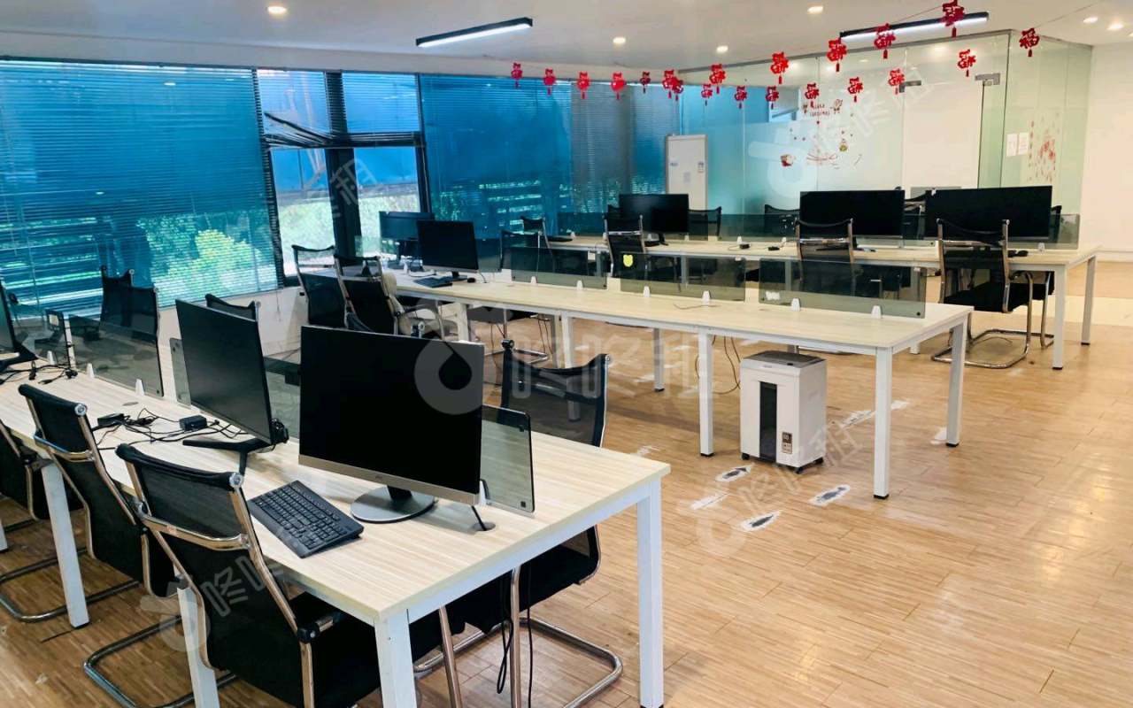 天盈创意园_183平_精装_办公室开间